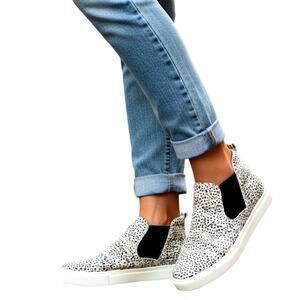 Very G 6.5 White Dot Textured Women's Chelsea Boots Shoes 6 1/2 Tennis